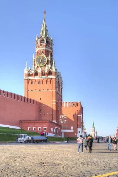 俄罗斯莫斯科 2018年11月 莫斯科克里姆林宫的斯帕斯卡亚塔在城市的历史和文化部分的罢工时钟 — 图库照片