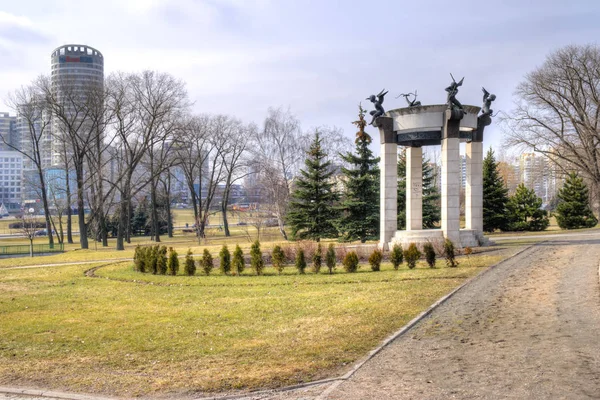 Minsk Belorussia Março 2017 Rotunda Assentamento Starostinskaya Margem Rio Svisloch — Fotografia de Stock