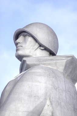 Murmansk, Rusya Federasyonu - Mart 25,2009: Asker Alesha heykel. Sopka Cape yeşil Büyük Vatanseverlik Savaşı sırasında Sovyet Arctic savunucuları anıt