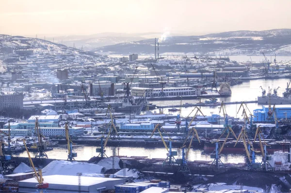 Murmansk Rússia Março 2009 Barcos Rebocadores Ancorados Porto Carga Cidade — Fotografia de Stock