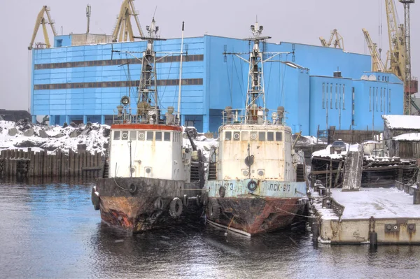 Murmansk Russia March 2009 Sea Boats Tugboats Moored City Cargo — Stock Photo, Image