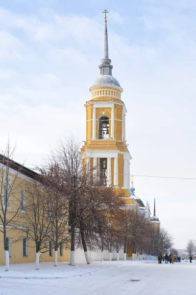 ロシア政府の領土の歴史的な寺院の複合体 鐘塔の聖なる三位一体ノボ Golutvin 修道院 コロムナ市の歴史的中心部 — ストック写真