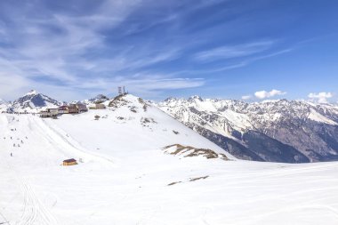 Dağ tatil Dombay yamaçlarında Kayak ideal
