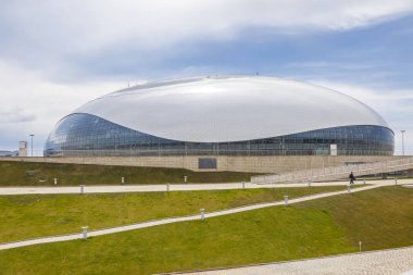 Caucasus, Sochi, Rusya Federasyonu - Nisan 27.2015: Kış Olimpiyat Oyunları 2014 Olimpiyat nesneleri. Mekan Şampiyonası hokey üzerinde. Şimdi eve arena Hokey Kulübü Sochi