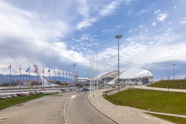 Caucasus, Sochi, Rusya Federasyonu - Nisan 27.2015: Kış Olimpiyat Oyunları 2014 Olimpiyat nesneleri. Merkezi alan Olimpiyat karmaşık ve otomotiv devre Formula 1