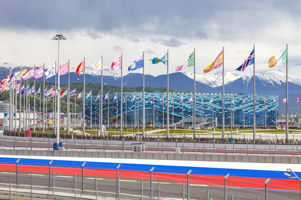 俄罗斯索契 2015年4月27 2015 2014年冬季奥运会的奥运物品 奥林匹克综合体和汽车赛道的中心区域一级方程式 — 图库照片