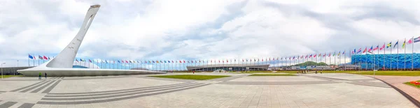 コーカサス ロシア連邦 2015 オリンピック 2014年の冬のオリンピックのオブジェクト オリンピックの複合体の中央部は オリンピックの聖火のボウル パノラマ — ストック写真
