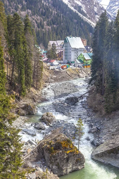 Fırtınalı Dağ River Gorge Amanauz Dibinde Köy Dombay — Stok fotoğraf