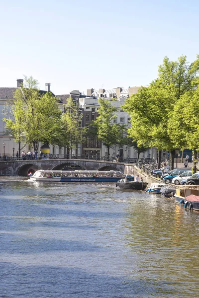 アムステルダム オランダ 2011 があります 市内運河と王国の首都の堤防 — ストック写真
