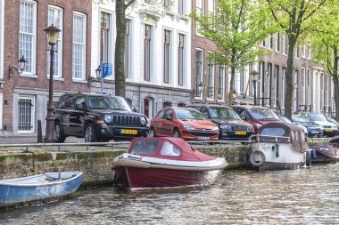 Amsterdam, Hollanda - 01.2011 olabilir: Şehir kanallar ve krallığının başkenti bentleri