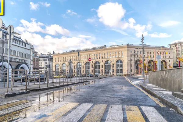 Moskou. Centrale Kinder winkel op Lubyanka. Uitzicht vanaf de nieuwe — Stockfoto