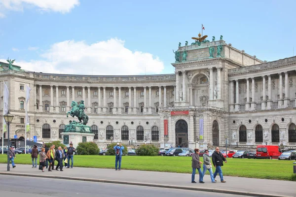 Wiedeń. Pałac Hofburg. Plac Heldenplatz — Zdjęcie stockowe