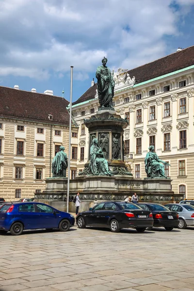 Viyana. İmparator Franz anıt ı Hovburg Palace gö — Stok fotoğraf