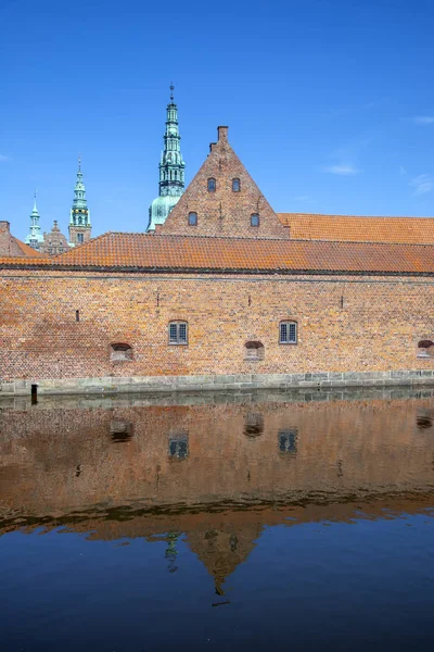 Danimarka. Hillerod şehir Frederiksborg Kalesi — Stok fotoğraf