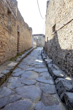Volkan M tarafından kül tabakası altında gömülü Pompeii şehri