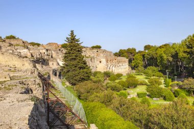Volkan M tarafından kül tabakası altında gömülü Pompeii şehri