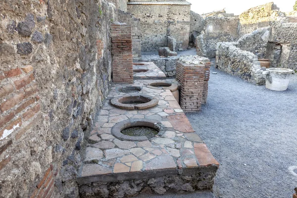 De stad Pompeii begraven onder een laag as door de vulkaan M — Stockfoto
