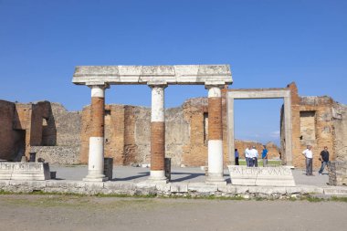 Volkan M tarafından kül tabakası altında gömülü Pompeii şehri