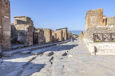 Volkan M tarafından kül tabakası altında gömülü Pompeii şehri