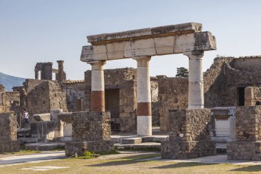 Volkan M tarafından kül tabakası altında gömülü Pompeii şehri