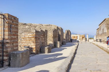 Volkan M tarafından kül tabakası altında gömülü Pompeii şehri
