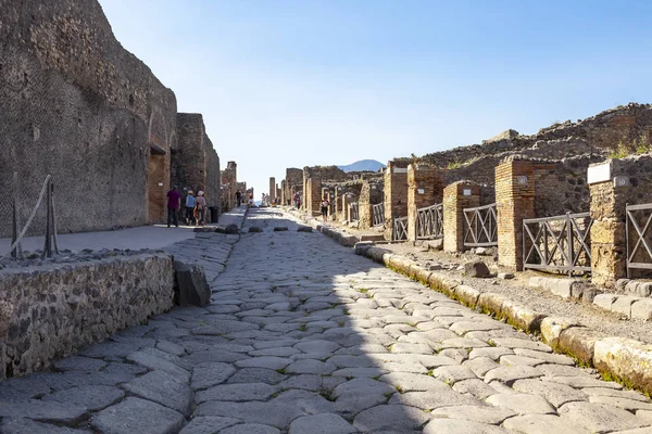 De stad Pompeii begraven onder een laag as door de vulkaan M — Stockfoto