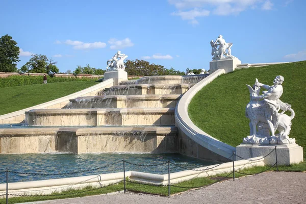 Vienna. Fontäner i slottet Belvedere och Park Complex — Stockfoto