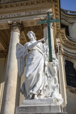 Viyana. Charles Kilisesi (Karlskirche)