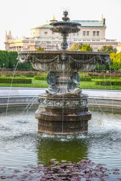 Fontänen i folkmusik trädgården (Folksgarten) — Stockfoto