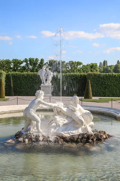Wiedeń. Fontanny w pałacu Belvedere i kompleks Park — Zdjęcie stockowe