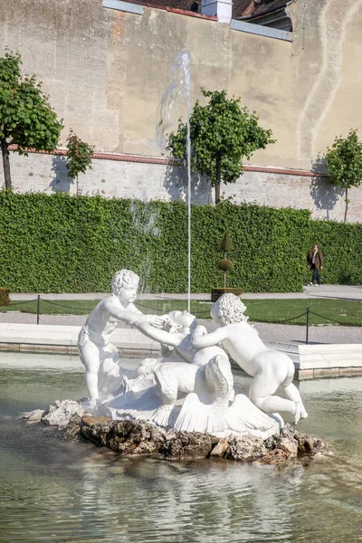 Wenen. Fonteinen in het Belvedere Paleis en Park Complex — Stockfoto