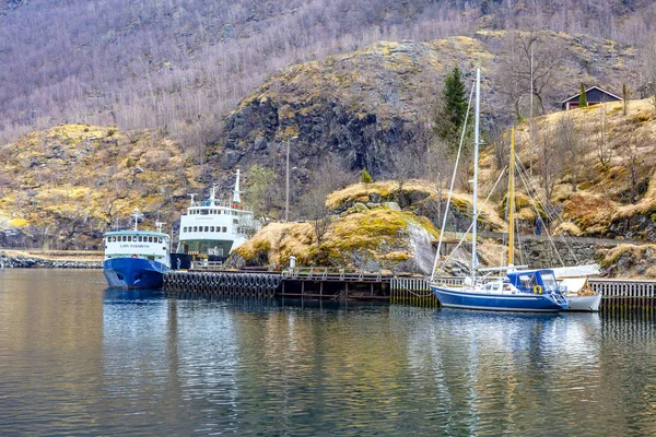 Noorwegen. Fjord Sognefjord. Pier — Stockfoto
