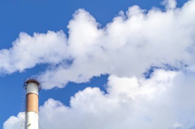 borulardan duman çıkıyor