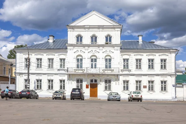 Torzhok. Bâtiment administratif — Photo