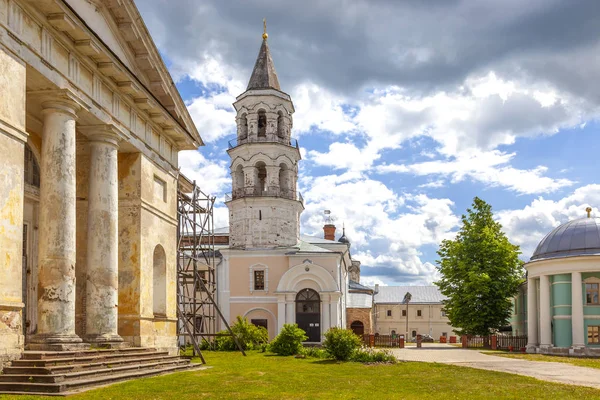 Torzhok. Klostret novotorzhsky Borisoglebskij — Stockfoto