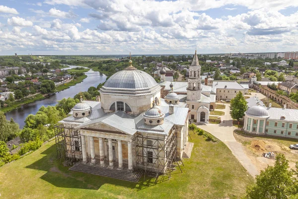 Torzhok. Klostret novotorzhsky Borisoglebskij. Panorama — Stockfoto