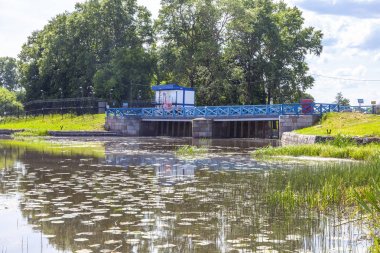 Tsna Nehri. Nehirüzerindeki baraj