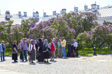 Valaam Adası. Transfiguration Katedrali'ne inananlar