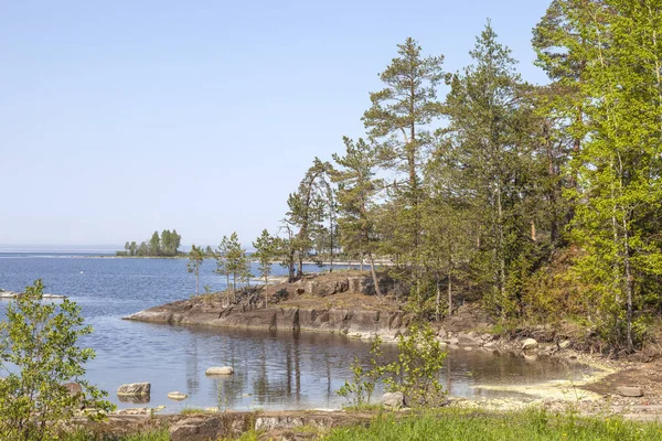 Valaam Island. Kust van de baai — Stockfoto