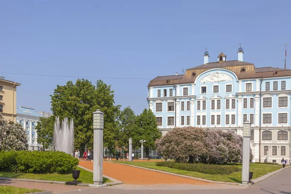 Ciudad de San Petersburgo. Plaza frente a la Marina de Nakhimov —  Fotos de Stock