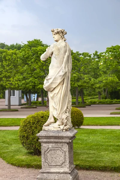 Palais du Parc Supérieur complexe de Petergof. Sculpture de vertumnus — Photo