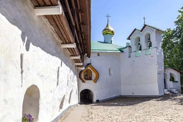 Svatý Uspenské Pskovo-Pecherský klášter (klášter Pskov-jeskyně — Stock fotografie