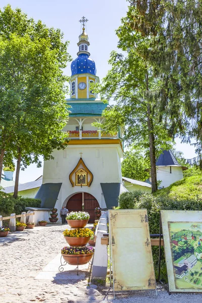 Holy Dormition Pskovo-Pechersky Monastery (Pskov-Caves Monastery — Stock Photo, Image