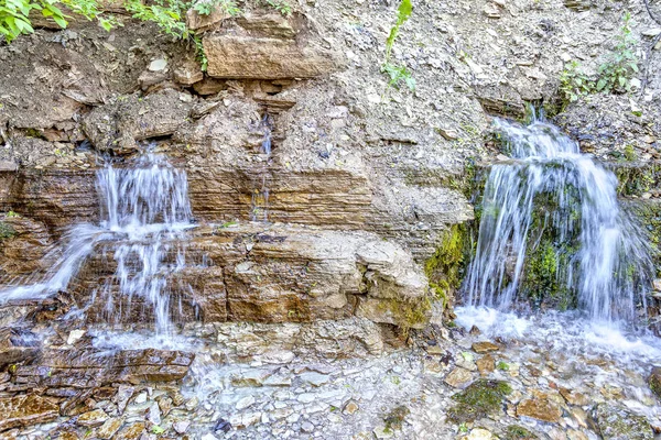 Slowenische Quelle (Hydrologie) in der Nähe des Sees Horodischtschenskoje — Stockfoto