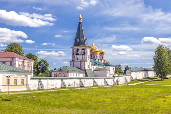 Valdai Iversky Bogoroditsky heliga sjön kloster — Stockfoto