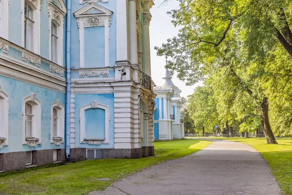 Smolny Cathedral in the city of Saint Petersburg — Stock Photo, Image