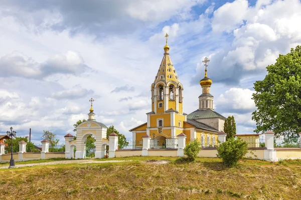 Iglesia de la Natividad de la Virgen. Pueblo Gorodnya, Tver reg —  Fotos de Stock
