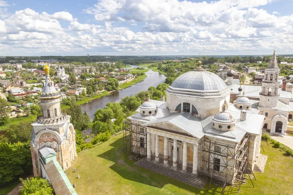 Torzhok. Klostret novotorzhsky Borisoglebskij. Panorama — Stockfoto