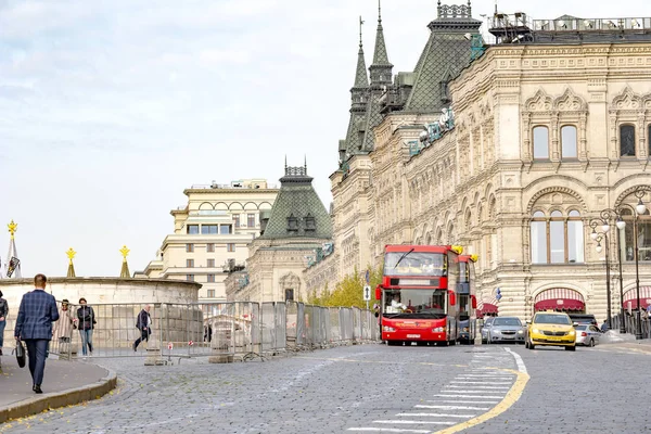 Autobus turistico vicino a Lobnoye Mesto — Foto Stock