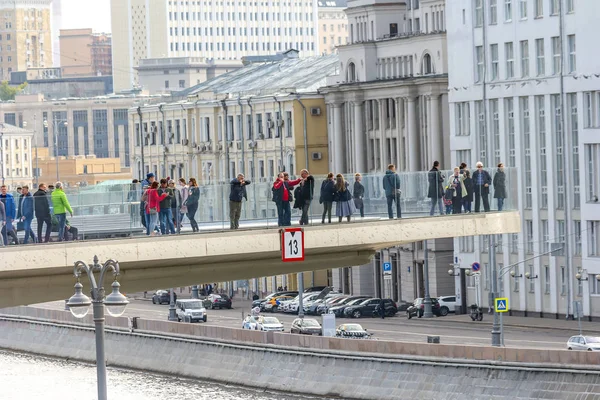 Mosca. Centro. Zaryadye. Ponte galleggiante — Foto Stock